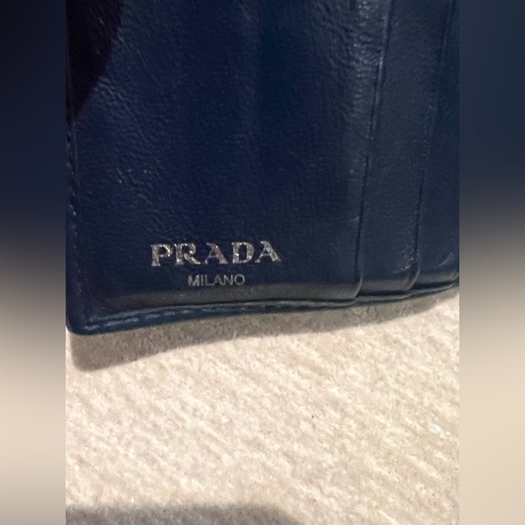 PRADA Authentic wallet in great condition comes with VIP Gift tote ๐ - Picture 7 of 9